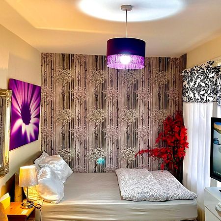 Comfy Double Bedroom With A Private Toilet ลอนดอน ภายนอก รูปภาพ