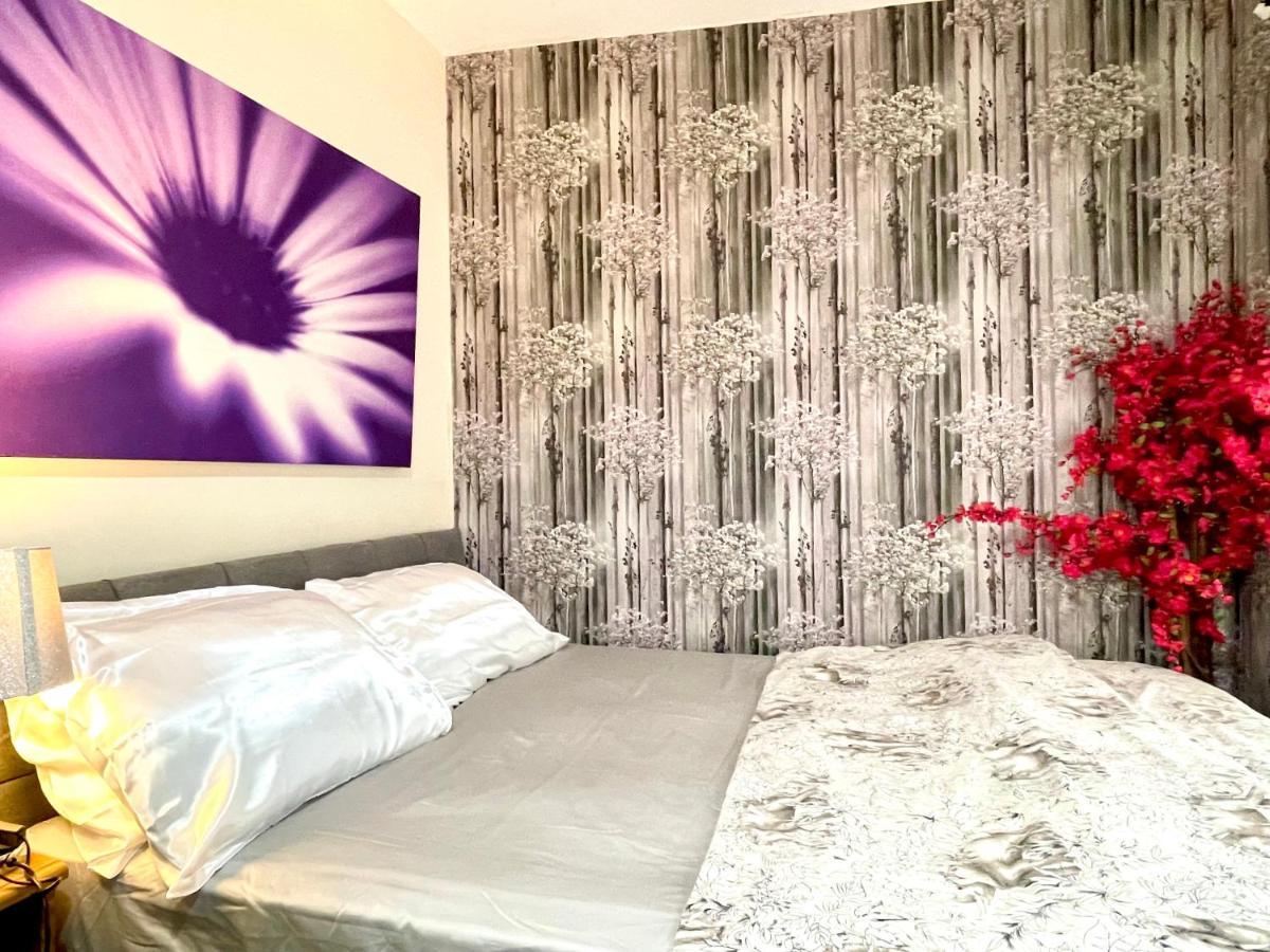 Comfy Double Bedroom With A Private Toilet ลอนดอน ภายนอก รูปภาพ