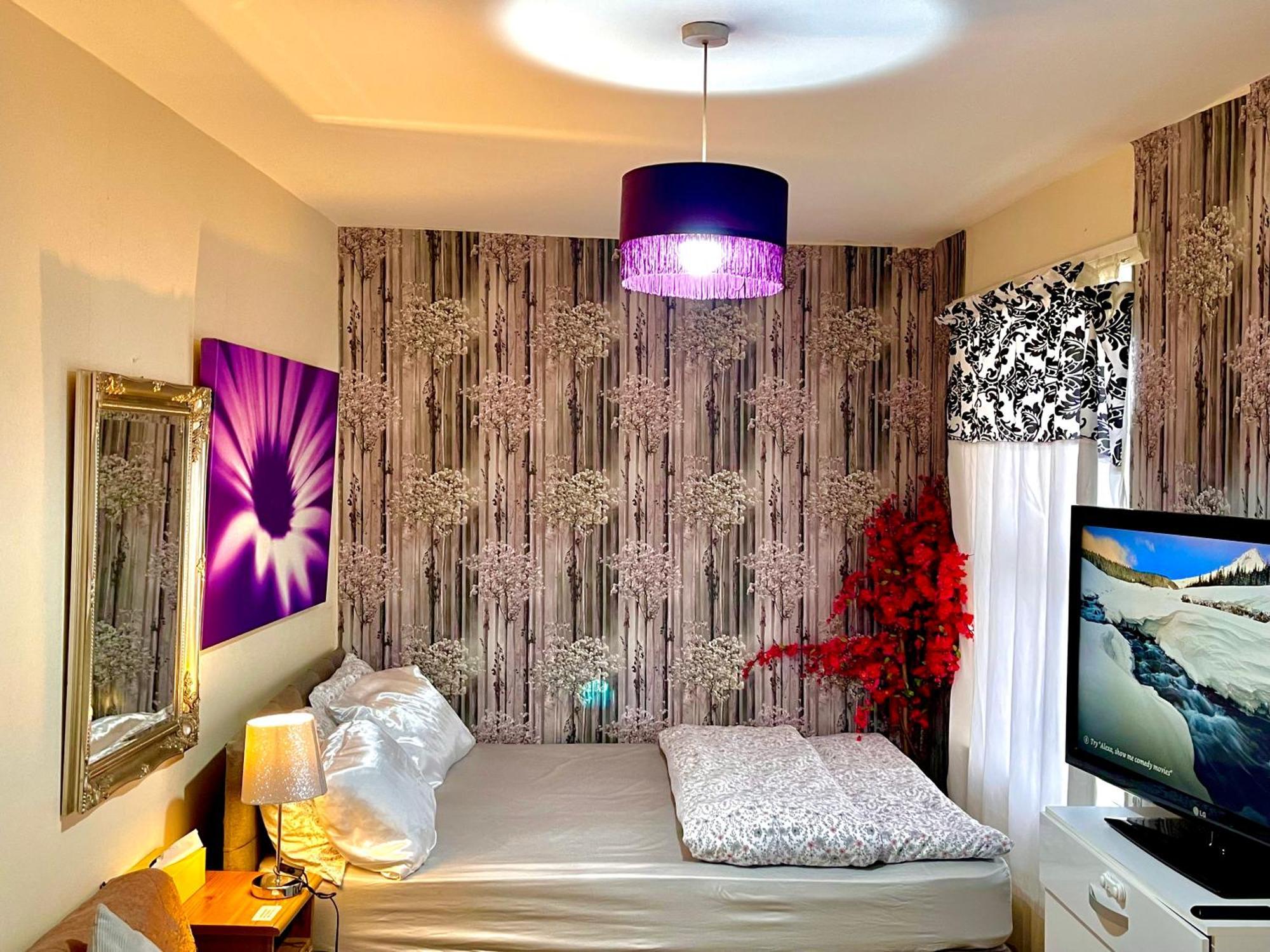 Comfy Double Bedroom With A Private Toilet ลอนดอน ภายนอก รูปภาพ