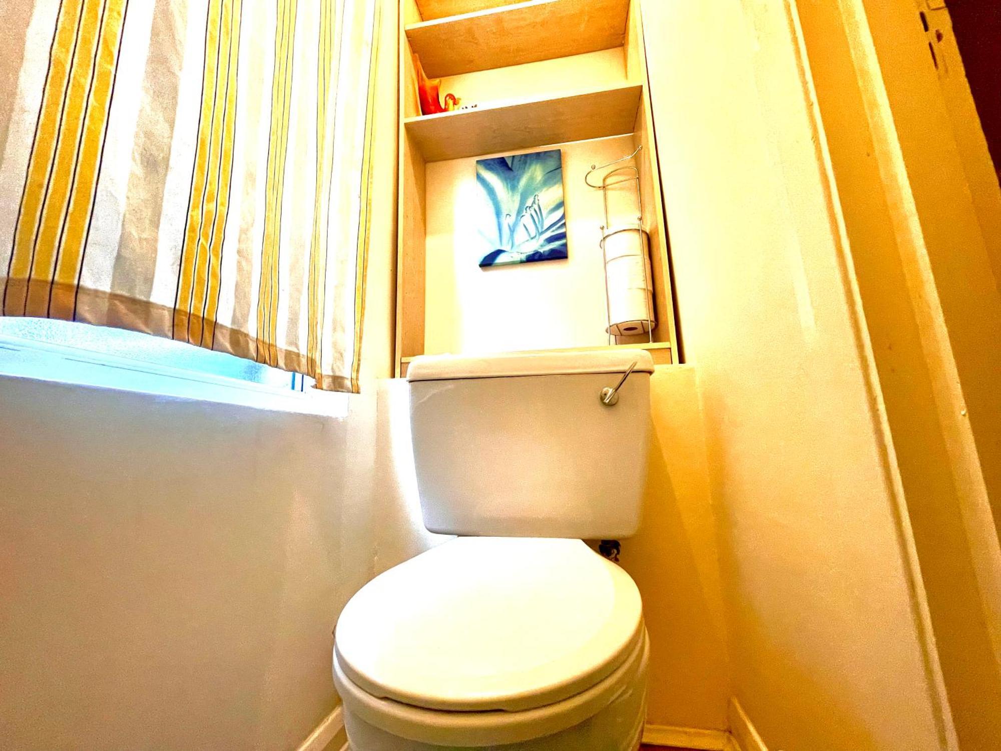 Comfy Double Bedroom With A Private Toilet ลอนดอน ภายนอก รูปภาพ